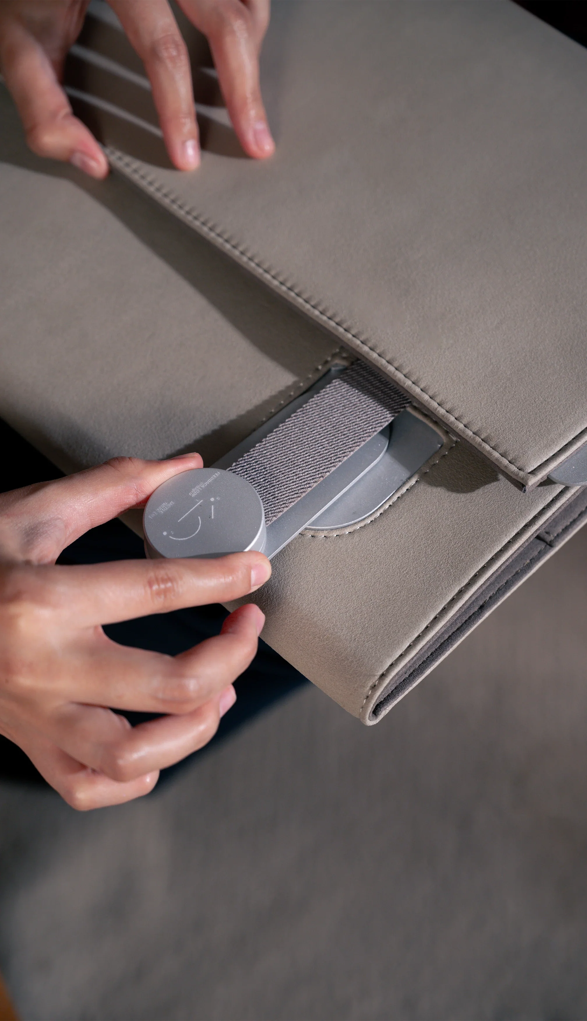 Opening the dossier with a metal clasp