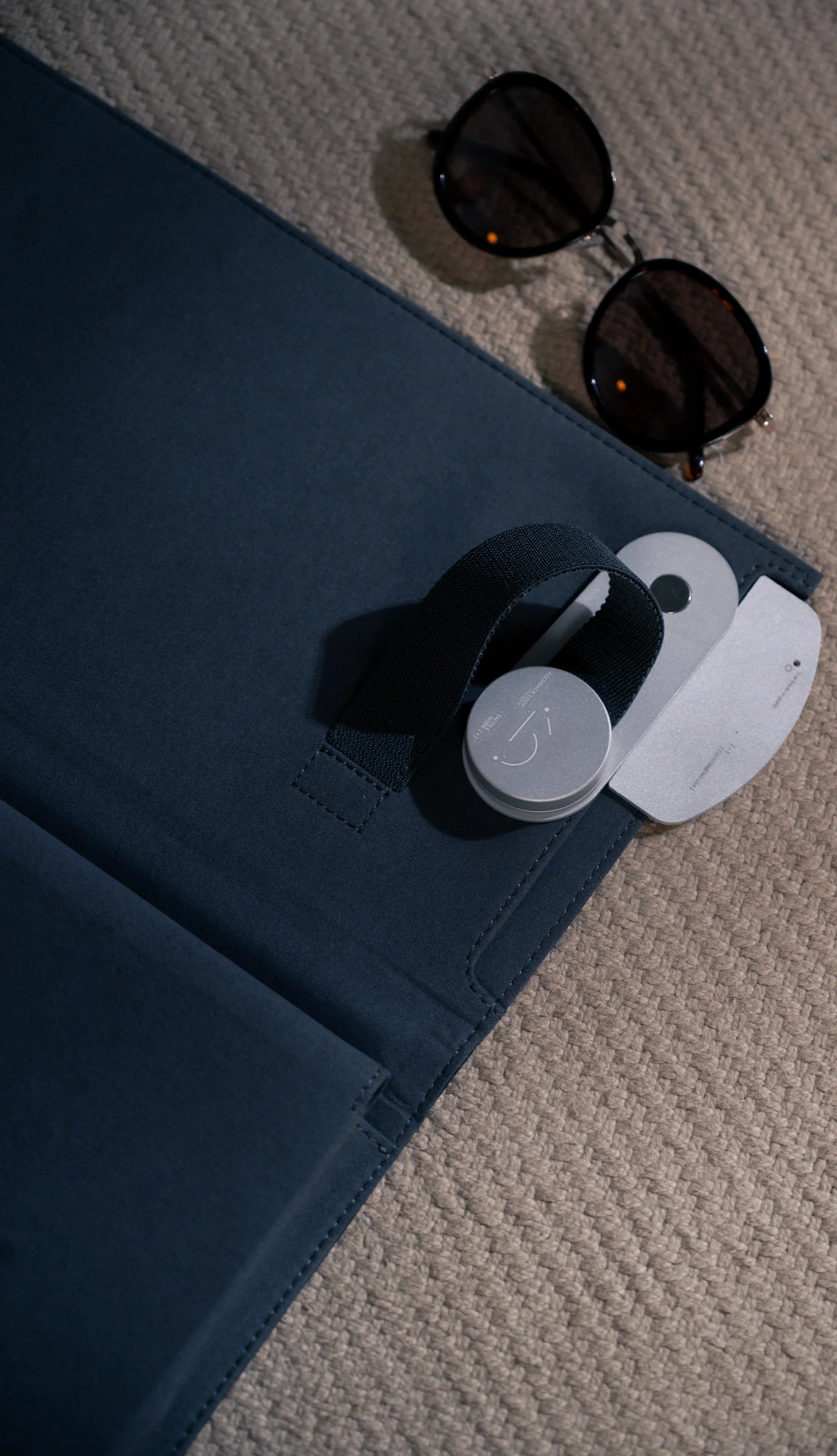 Minimalist folio with metal locking system