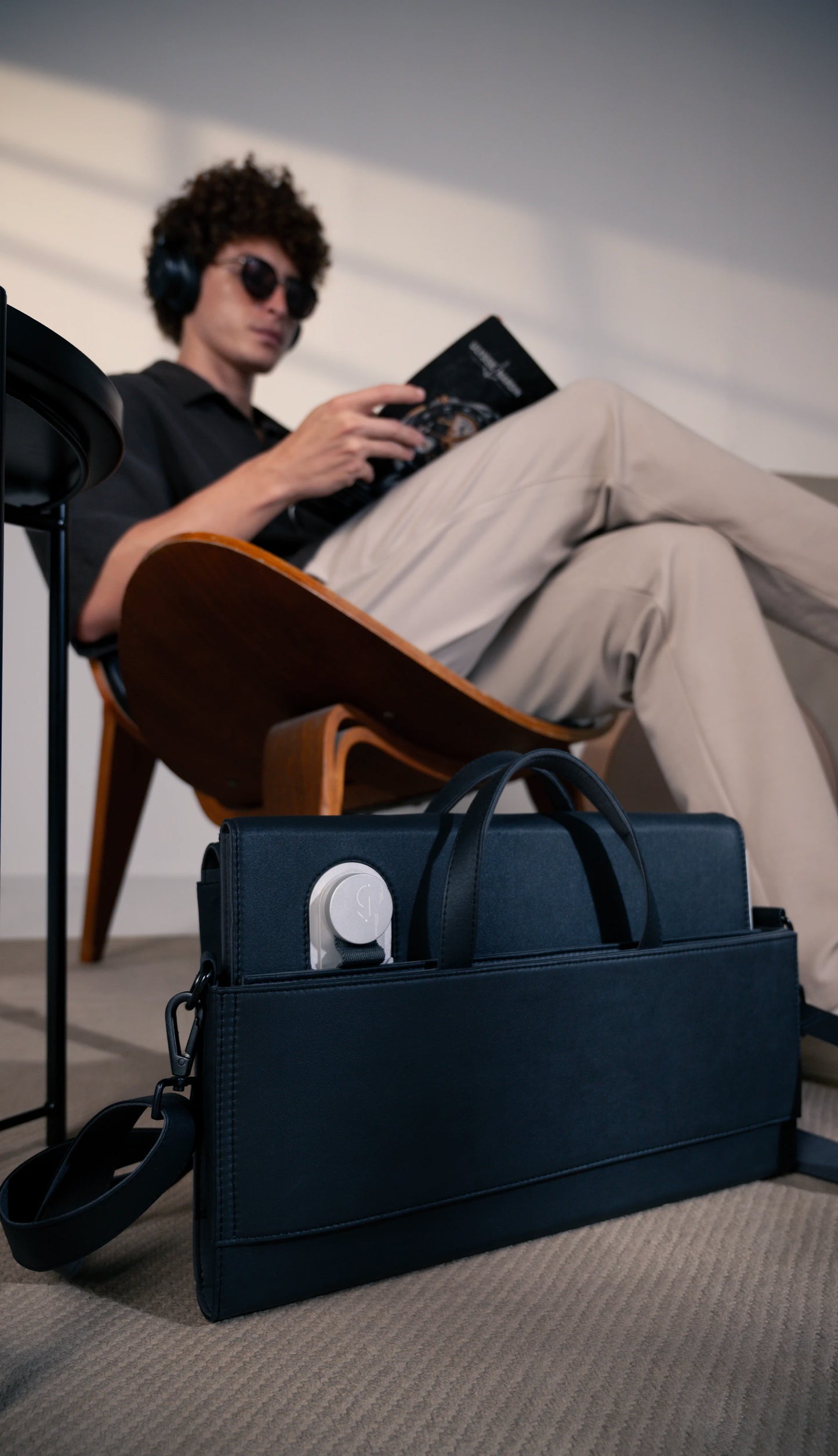 Black minimalist briefcase with smart magnetic clasp